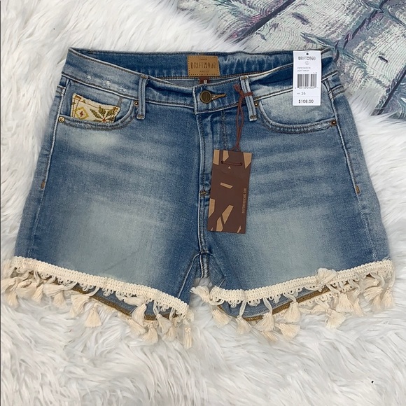 driftwood boyfriend shorts